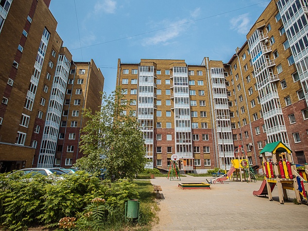 Группа жилых домов на ул. Поленова